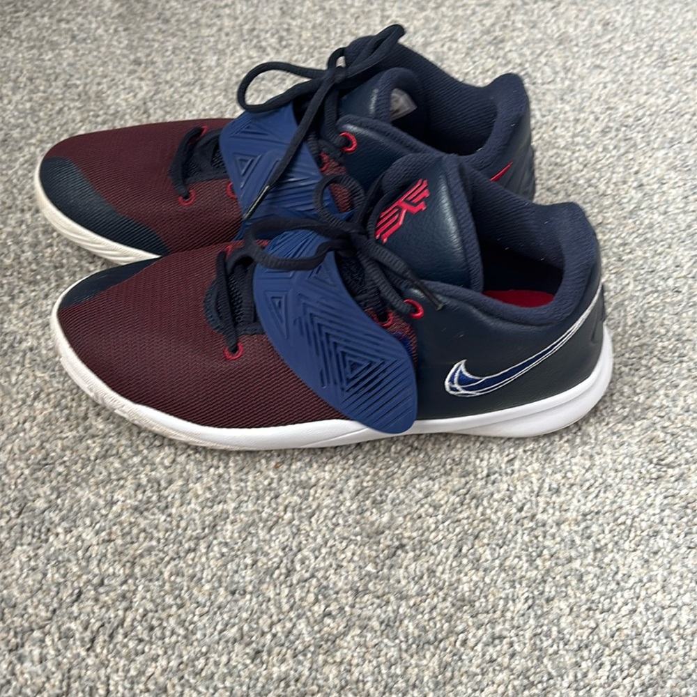 Nike Boys Kyrie Flytrap III